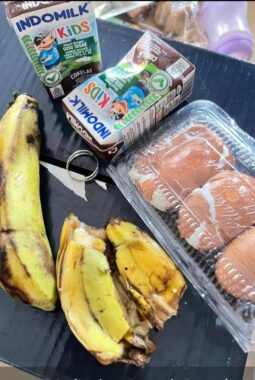 Telur Setengah Mateng dan Pisang Tidak Layak Konsumsi Diduga Jadi Menu SPPG Pamijahan 03